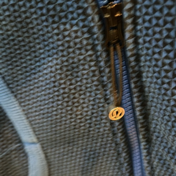 Authentic lululemon hoody size 12 like new condition - Picture 4 of 4
